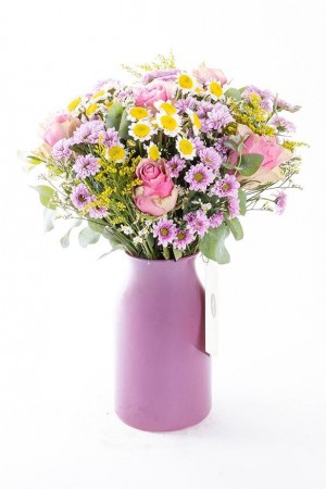 Mor Buket Kağıdında Renkli Krizantemler Çiçekler