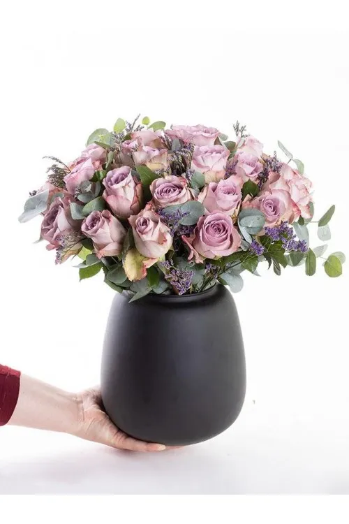 Mor Buket Kağıdında Renkli Krizantemler Çiçekler