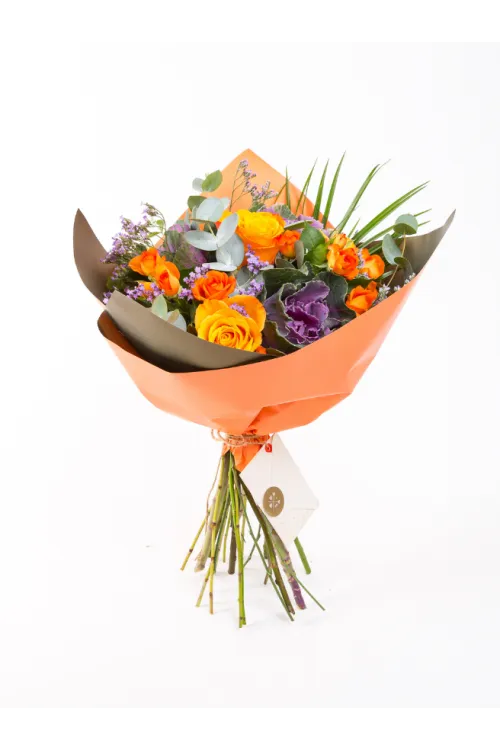 Mor Buket Kağıdında Renkli Krizantemler Çiçekler