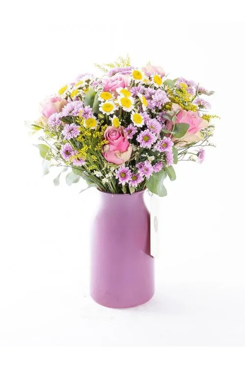 Mor Buket Kağıdında Renkli Krizantemler Çiçekler